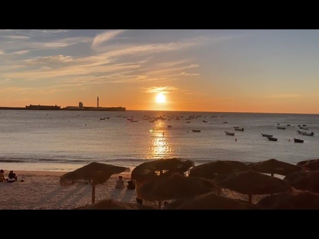 a qué hora se pone el sol en cádiz