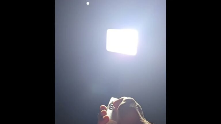 foco led con placa solar 100w