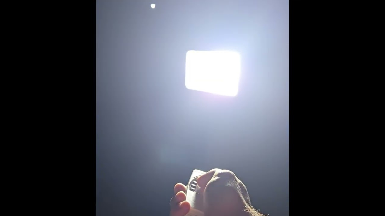 foco led con placa solar 100w