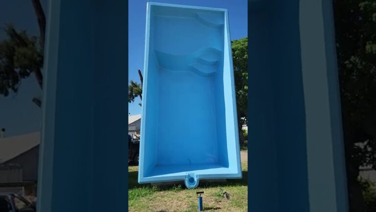 piscina de fibra de vidrio pequeña