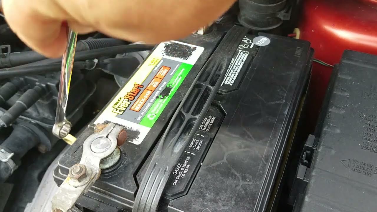 que borne de la bateria se conecta primero