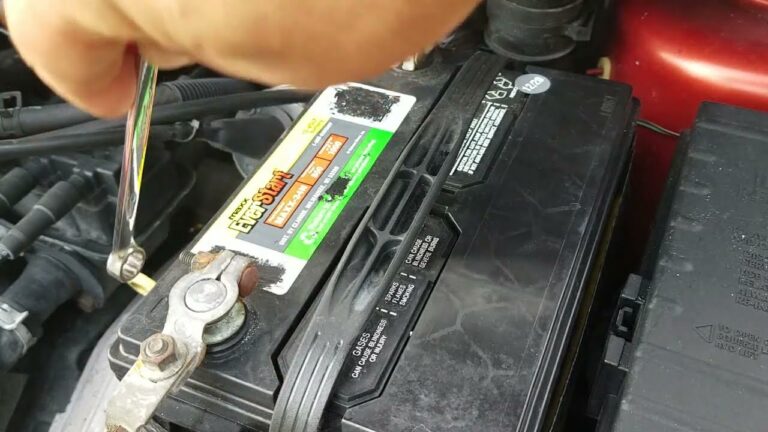 que polo se conecta primero en una bateria